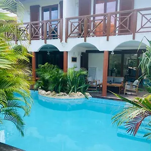 townhouse-tropical-paradise.comcaribbean.com/